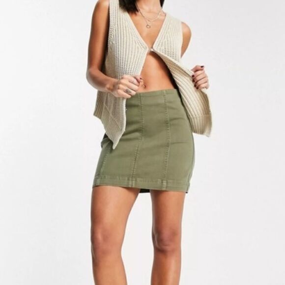 Free People Olive Suede Mini Skirt in Size US 4 - Picture 1 of 12